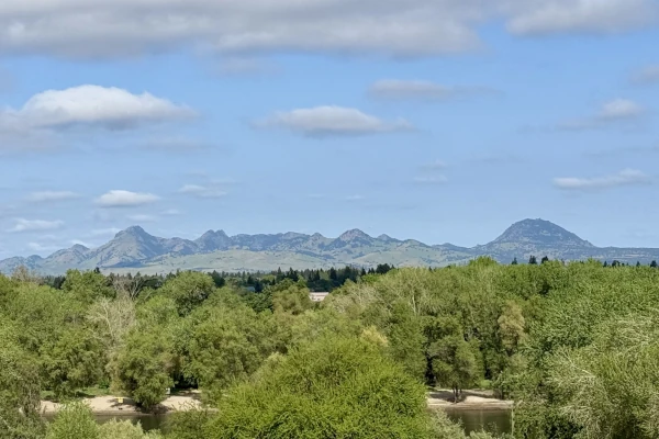 View of the Yuba-Sutter buttes form the 10th st bridge